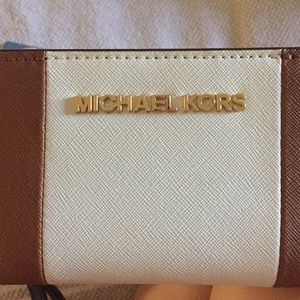 Michael Kors IPhone 6 clutch .